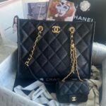 Chanel 124A Shopping Tote – Style Meets Functionality