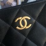 Chanel 124A Shopping Tote – Style Meets Functionality
