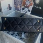 Chanel 124A Shopping Tote – Style Meets Functionality