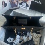 Chanel 124A Shopping Tote – Style Meets Functionality
