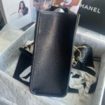 Chanel 124A Shopping Tote – Style Meets Functionality