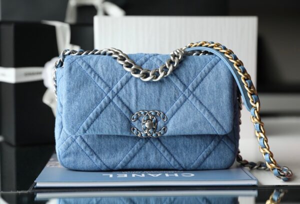 Chanel 19 Bag – 22P Spring/Summer Collection
