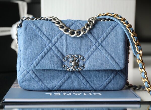 Chanel 19 Bag – 22P Spring/Summer Collection