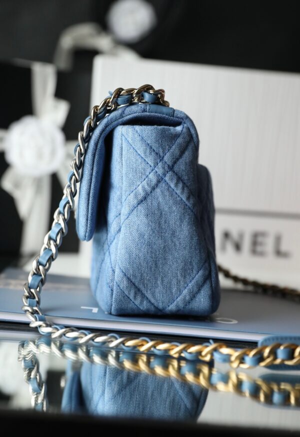 Chanel 19 Bag – 22P Spring/Summer Collection