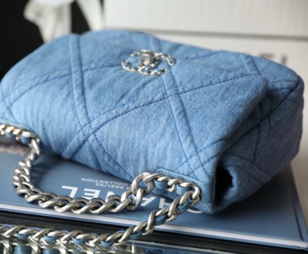 Chanel 19 Bag – 22P Spring/Summer Collection