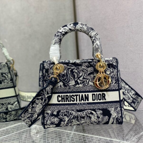 Lady Dior – 5 Grid "Blue Tiger" Embroidered Edition