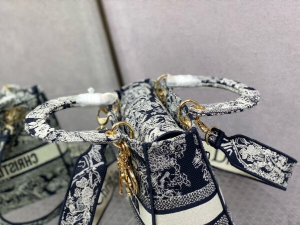 Lady Dior – 5 Grid "Blue Tiger" Embroidered Edition