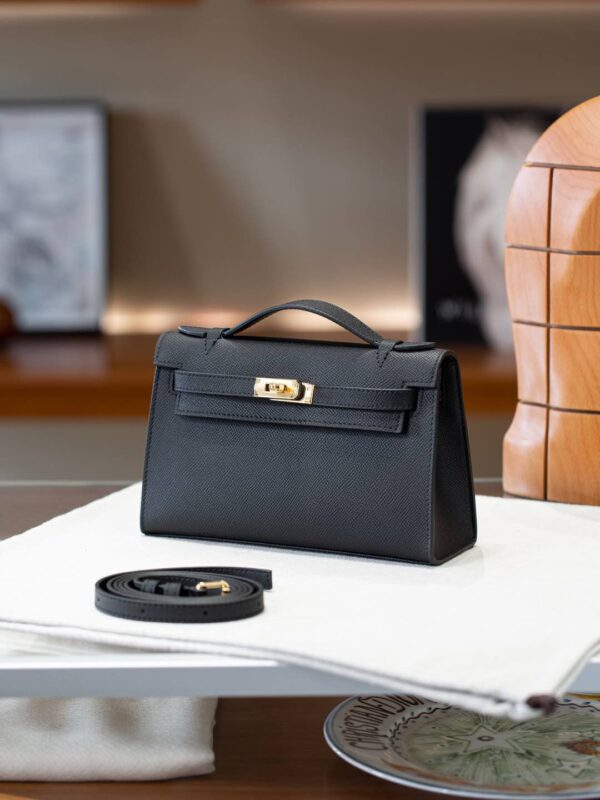 HERMES Kelly I – The Dream Bag | H5-22 Black with Gold Hardware