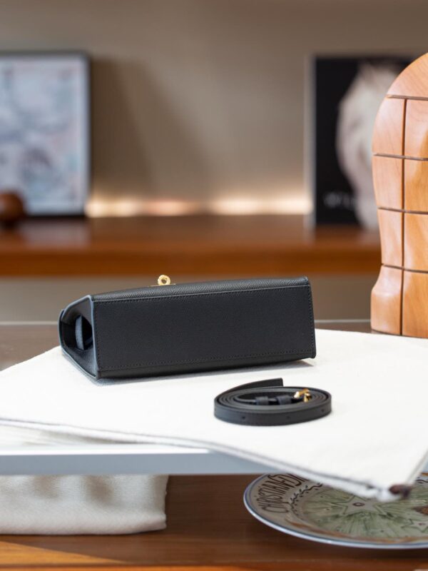 HERMES Kelly I – The Dream Bag | H5-22 Black with Gold Hardware