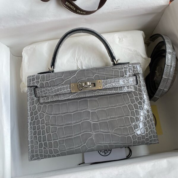 Hermès Kelly II 19cm – Shiny Alligator Leather in Glacier Grey with Silver Hardware