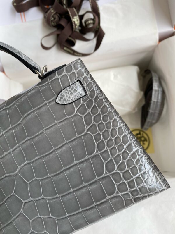 Hermès Kelly II 19cm – Shiny Alligator Leather in Glacier Grey with Silver Hardware
