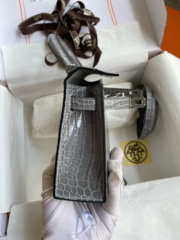 Hermès Kelly II 19cm – Shiny Alligator Leather in Glacier Grey with Silver Hardware