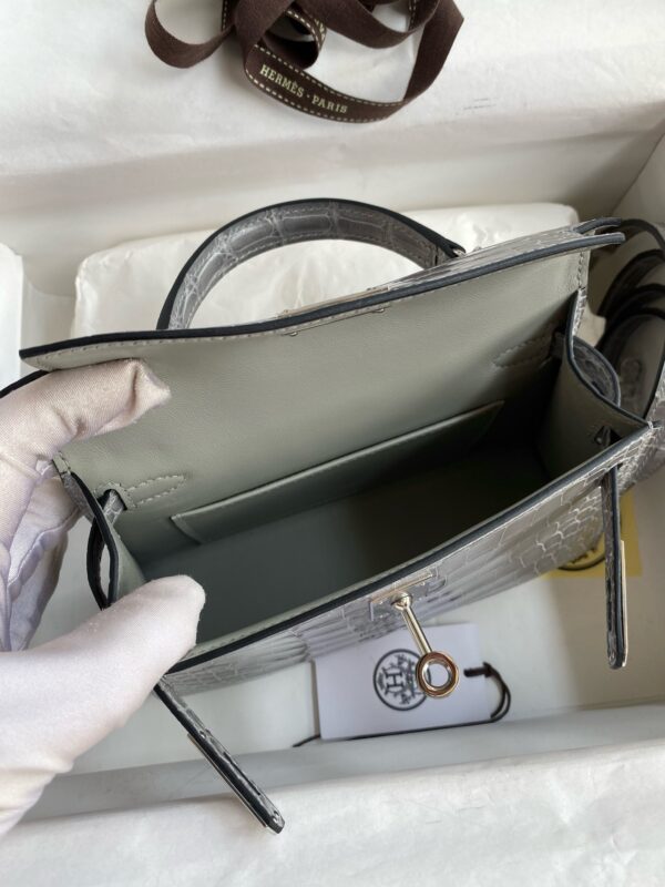 Hermès Kelly II 19cm – Shiny Alligator Leather in Glacier Grey with Silver Hardware