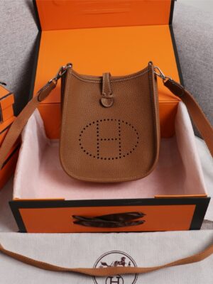 Hermès Evelyne Mini 17cm – Summer Street-Style Essential