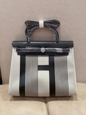 Hermès Herbag 31cm – Classic Exterior-Stitched Cabag in Imported Waterproof Canvas