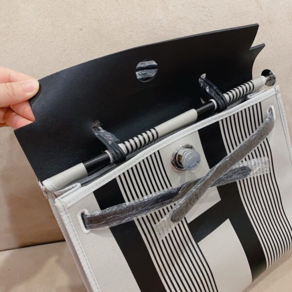 Hermès Herbag 31cm – Classic Exterior-Stitched Cabag in Imported Waterproof Canvas