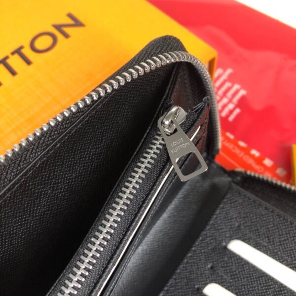 Louis Vuitton Vertical Zipped Wallet – M62295