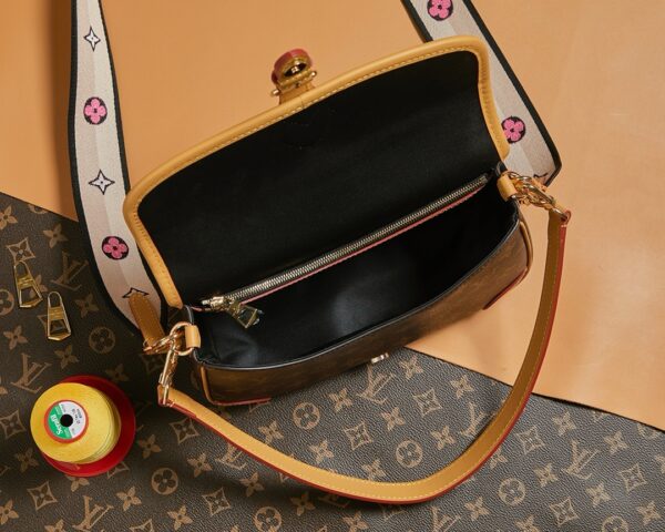 Louis Vuitton Top-Quality Original Diane Handbag Stylish and Versatile with Removable Straps