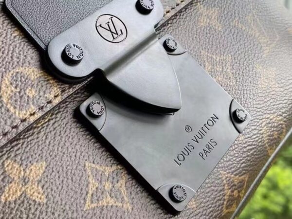 Louis Vuitton S Lock Messenger Bag – Black