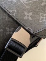 Louis Vuitton Messenger Bag – M40511 (Dynamic Chip Edition)
