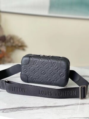 Louis Vuitton Horizon Clutch Bag – M20439