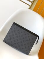 Louis Vuitton Chhette Voyage Medium Pouch - M11466