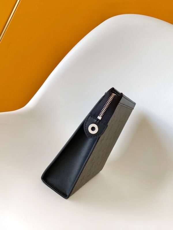 Louis Vuitton Chhette Voyage Medium Pouch - M11466