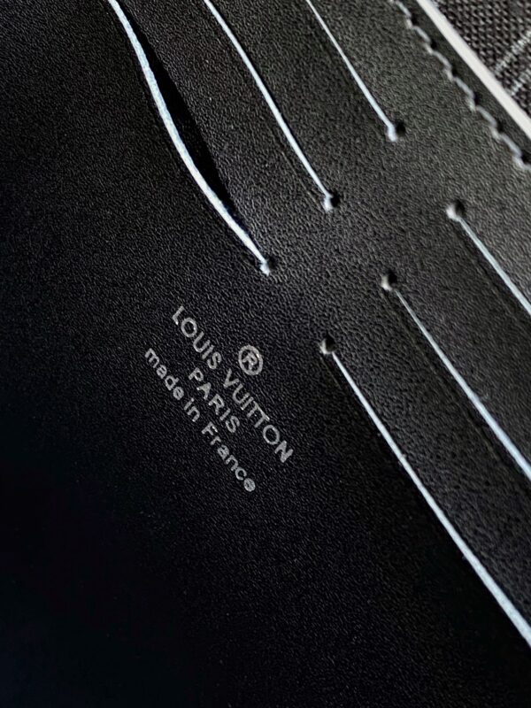 Louis Vuitton Chhette Voyage Medium Pouch - M11466